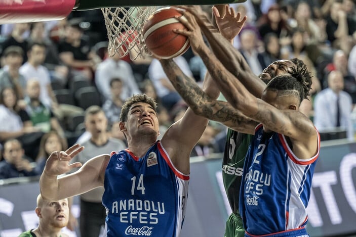 Darüşşafaka'yı yenen Anadolu Efes yarı finale yükseldi