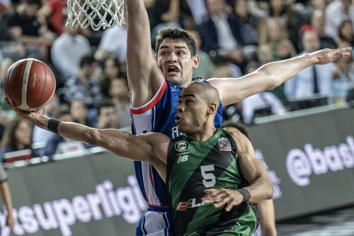 Darüşşafaka'yı yenen Anadolu Efes yarı finale yükseldi