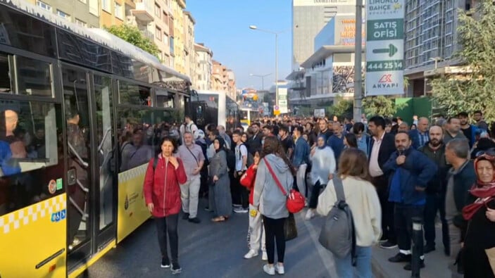 Üsküdar-Çekmeköy metro hattında teknik arıza nedeniyle seferler yapılamıyor #2