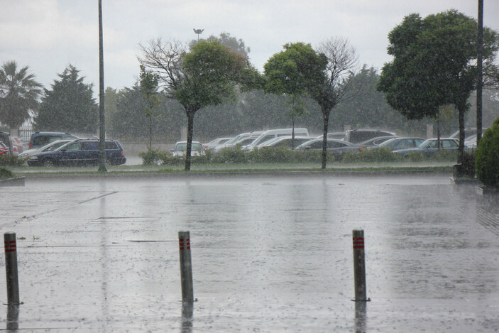 Meteoroloji uyardı! Samsun'da sağanak başladı...