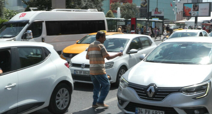 Sıcak hava en çok otoyollarda su satanlara yaradı #1