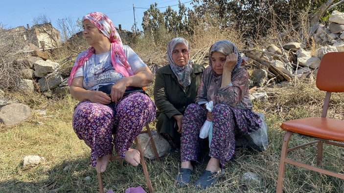 Manisa'daki yangında evleri kül olan vatandaşlar gözyaşı döktü