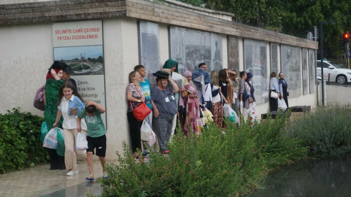 Edirne'de kavurucu sıcaklara ara: Sağanakla serinlik geldi