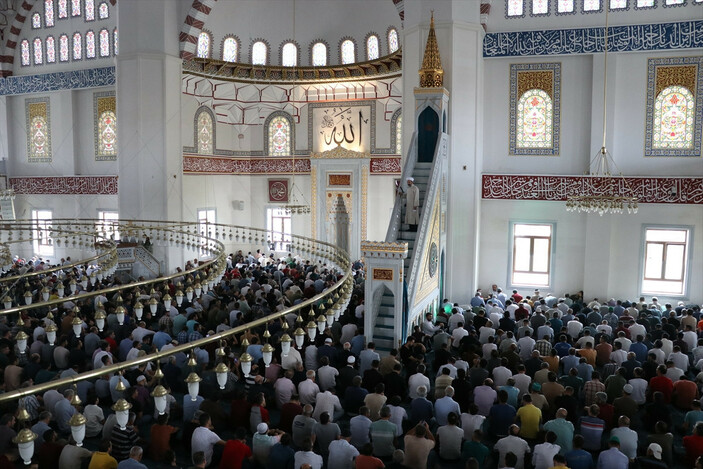 Ali Erbaş: Kerbela zulmün karşısında asil bir yürüyüşün sembolüdür