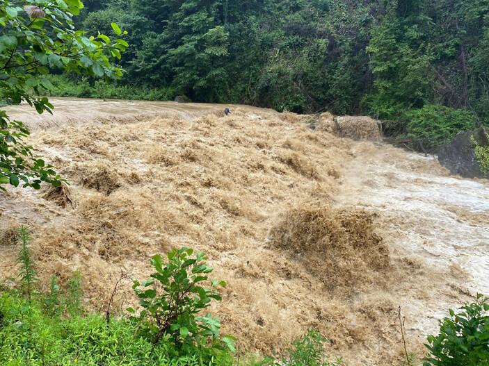 Rize'de sarı kodlu sağanak uyarısı! Derelerde su seviyesi arttı