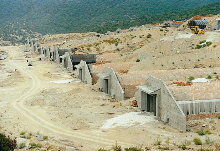 Yunanistan'da havaya uçan mühimmat deposundan sonra başlayan tartışmalar