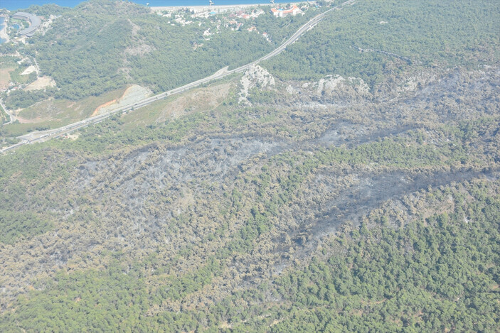 Kemer’deki yanan alanlar havadan görüntülendi