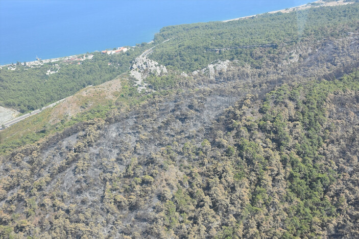 Kemer’deki yanan alanlar havadan görüntülendi