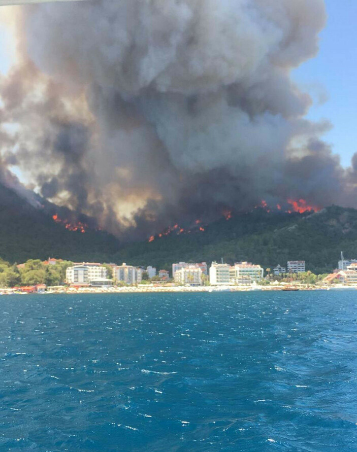 Muğla'da büyük yangınların yıl dönümünde orman yangını #8