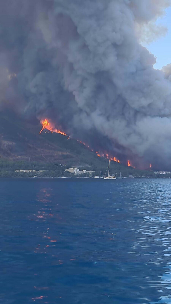 Muğla'da büyük yangınların yıl dönümünde orman yangını #9