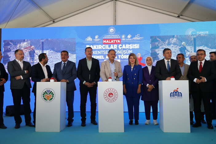 Mehmet Özhaseki: Konutlar tamamlanana kadar deprem bölgesinden ayrılmayacağız