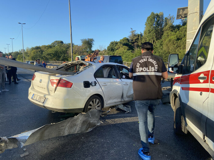 E-5 Karayolu’nda otomobil bariyere ok gibi saplandı: 1 ölü