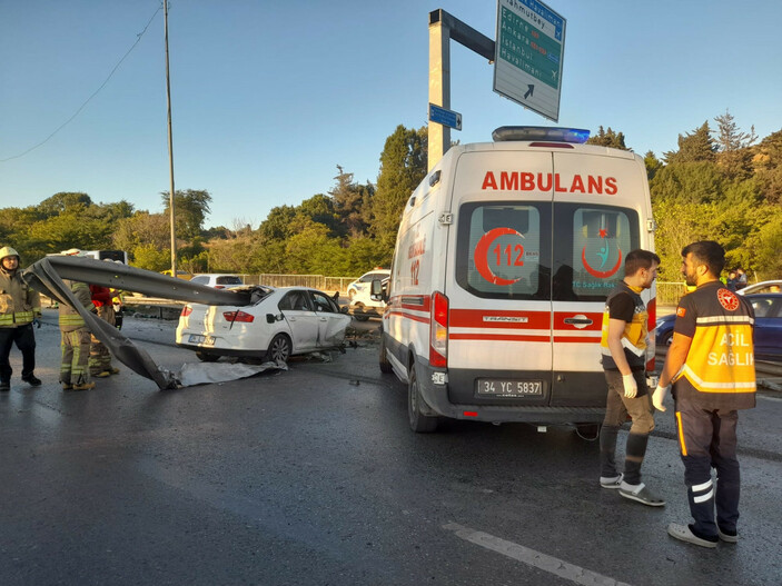 Bakırköy D-100 Karayolu'nda otomobil bariyere ok gibi saplandı: 1 ölü #2