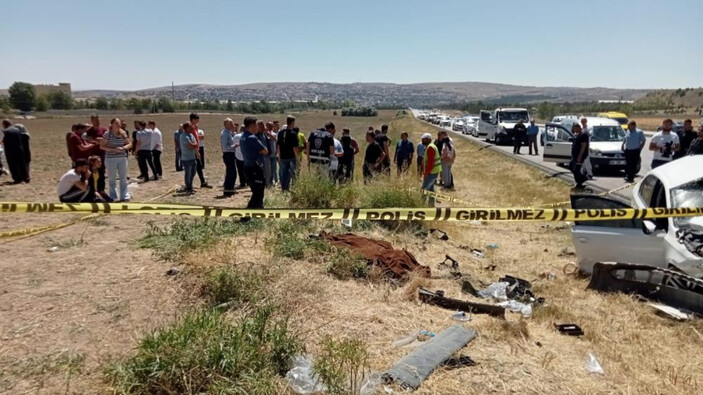 Ankara'da feci kaza! 3 araç karıştı, 10 kişi yaralandı