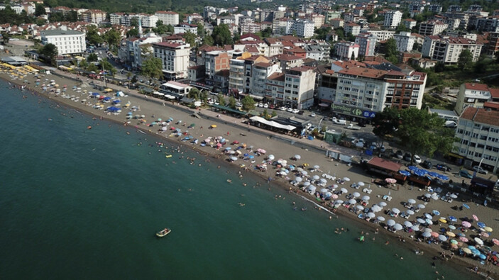 Düzce'de olumsuz hava koşulları nedeniyle denize girmek yasaklandı