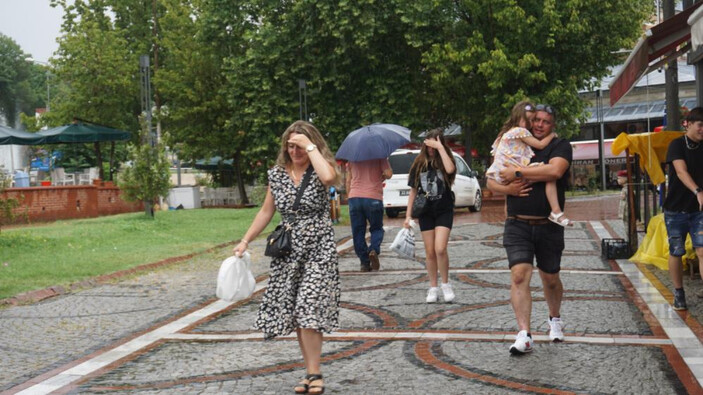 Edirne'de kavurucu sıcaklara ara: Sağanakla serinlik geldi