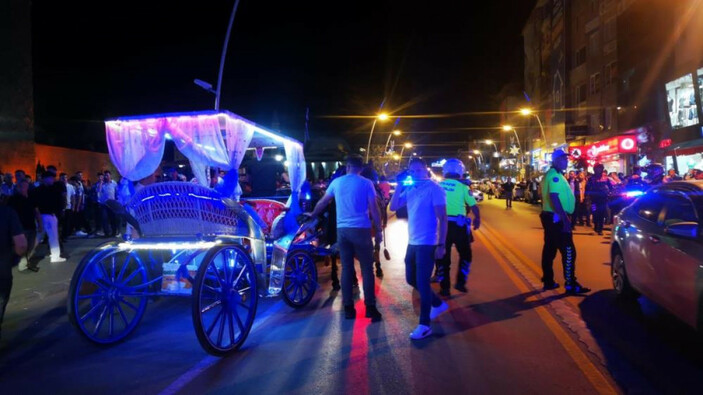 Erzurum'da faytoncular caddeyi kapatarak eylem yaptı