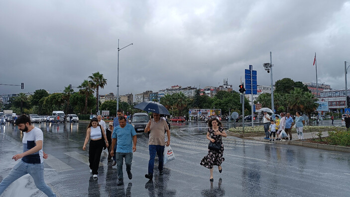 Meteoroloji uyardı! Samsun'da sağanak başladı...