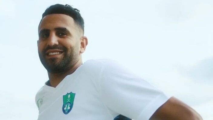 Riyad Mahrez resmen Al Ahli'de