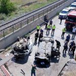 Erzurum'da 2 araç 7 metrelik köprüden düştü