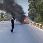 Antalya'da seyir halindeki otomobilde yangın çıktı