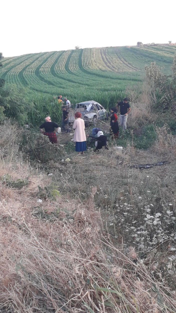 Bursa'da kontrolden çıkan işçi aracı tarlaya girdi: 3 ölü 11 yaralı