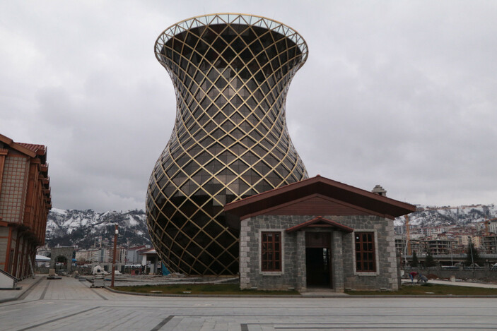 Rize'deki Çay Çarşısı'na Arap turist akını