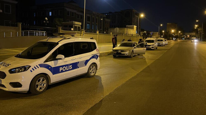 Adıyaman Valiliği önünde hareketli dakikalar