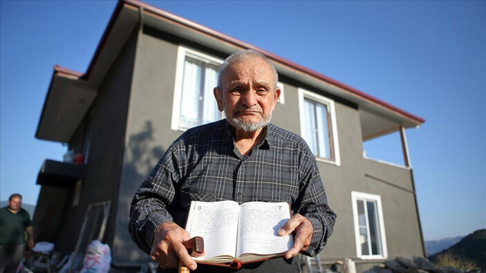 Çorum'da askerde başladığı günlük tutma alışkanlığını 70 yıldır bırakmadı