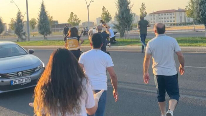 Diyarbakır'da ambulanstaki sağlık çalışanları bıçaklı saldırıya uğradı: 4 yaralı