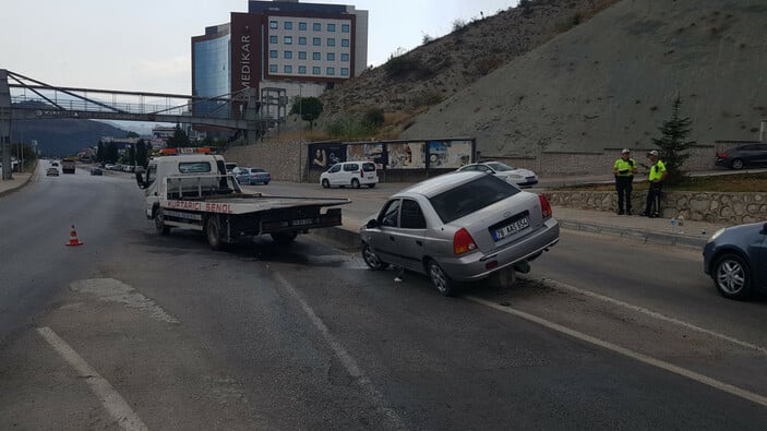 Karabük'te refüje çıkan otomobilde 2 kişi yaralandı