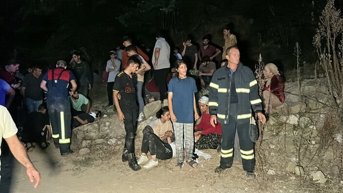 Düzce'de fındık işçilerini taşıyan traktör kaza yaptı: 13 yaralı