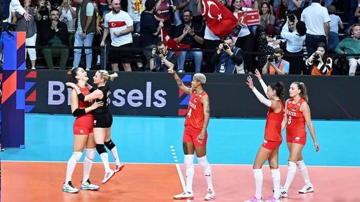 A Milli Voleybol Takımımız, İtalya'ya devirdi