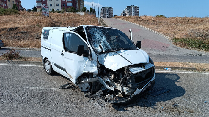 Samsun'da para nakli aracı ve otobüs birbirine girdi