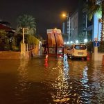 İzmir'de fırtına sebebiyle deniz taştı