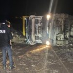 Adıyaman'da moloz boşaltırken devrilen kamyonun sürücüsü öldü