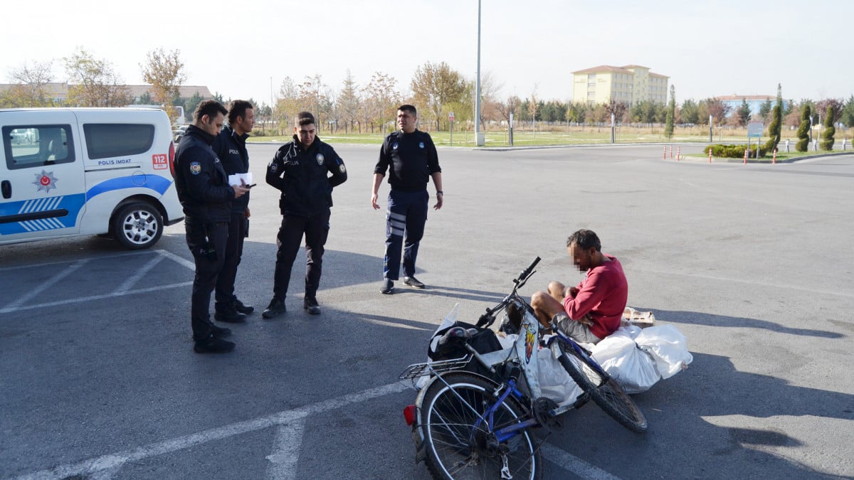 Aksaray'da yolcu otobüsünde hareketli anlar! Uyuşturucu kullanan yolcu indirildi