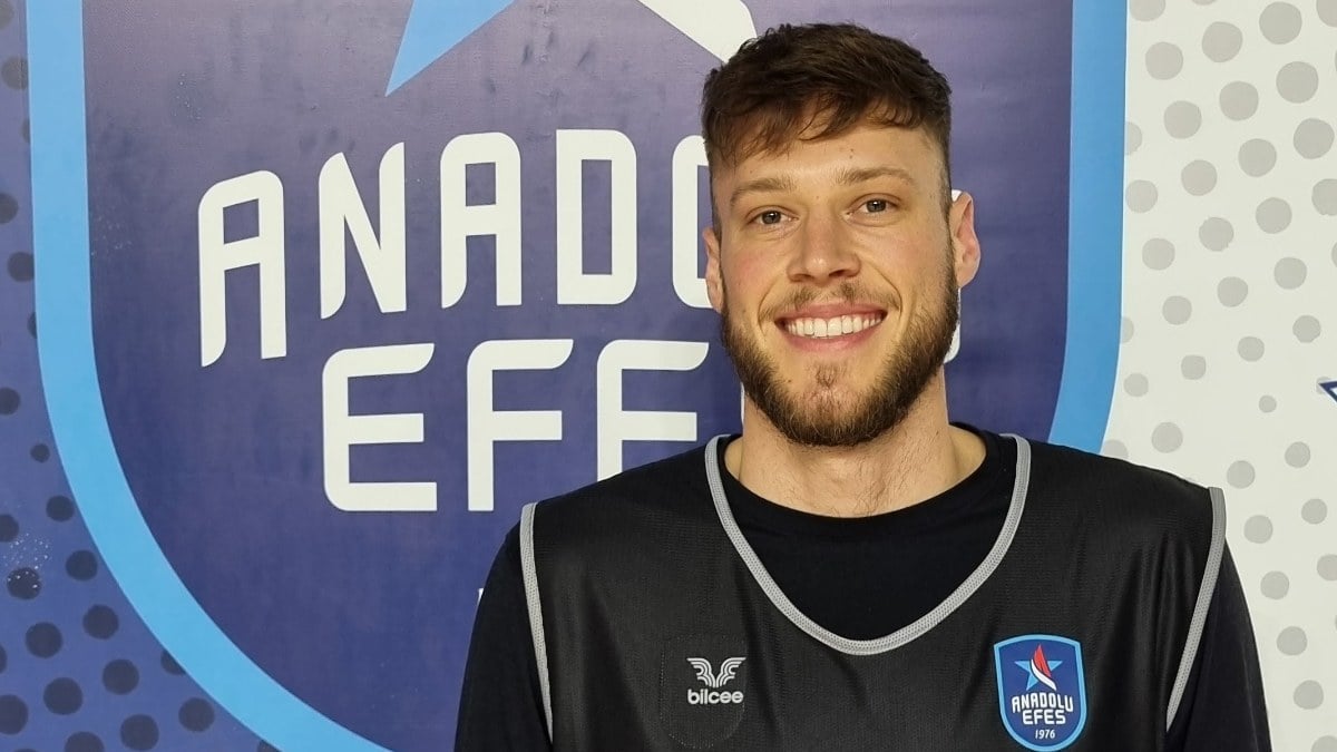 Anadolu Efes, Mike Daum'u transfer etti