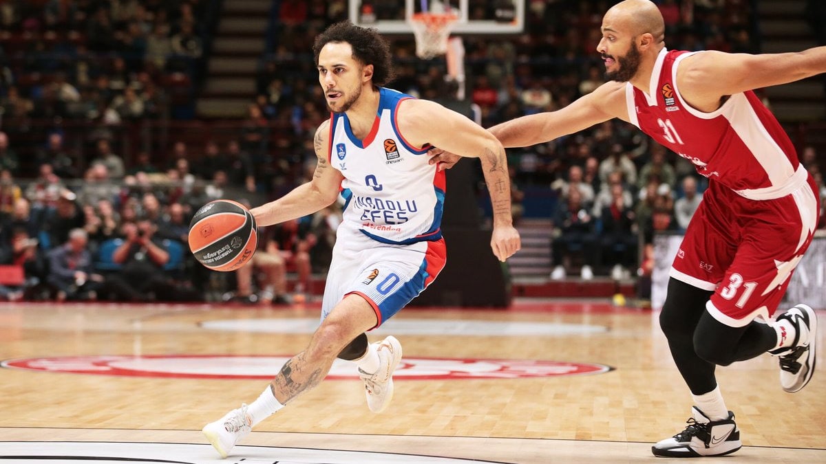 Anadolu Efes, Olimpia Milano'ya mağlup oldu