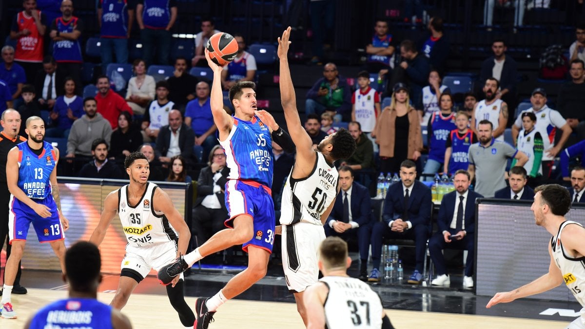 Anadolu Efes, Partizan'ı 100 sayıyla mağlup etti