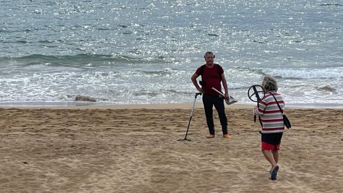 Antalya sahilleri turistlerden sonra define avcılarına kaldı