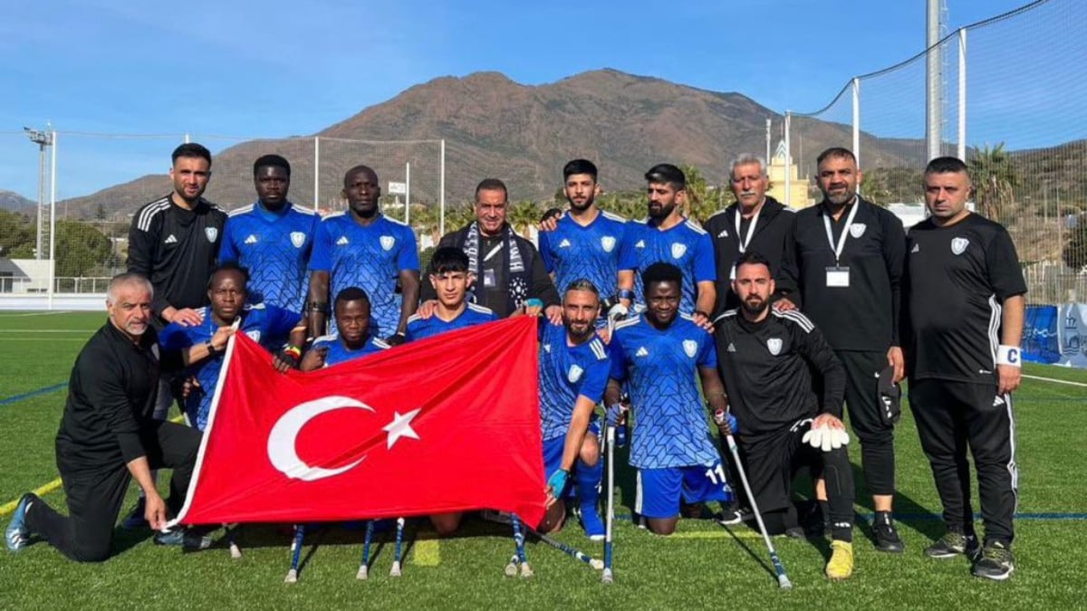 Avrupa Ampute Futbol Şampiyonlar Ligi kupasını Şahinbey Belediyespor kazandı