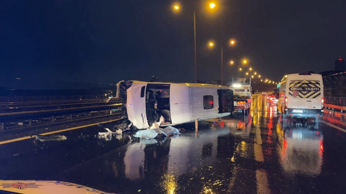 Bağcılar’da minibüs devrildi: 1 ölü, 1 yaralı