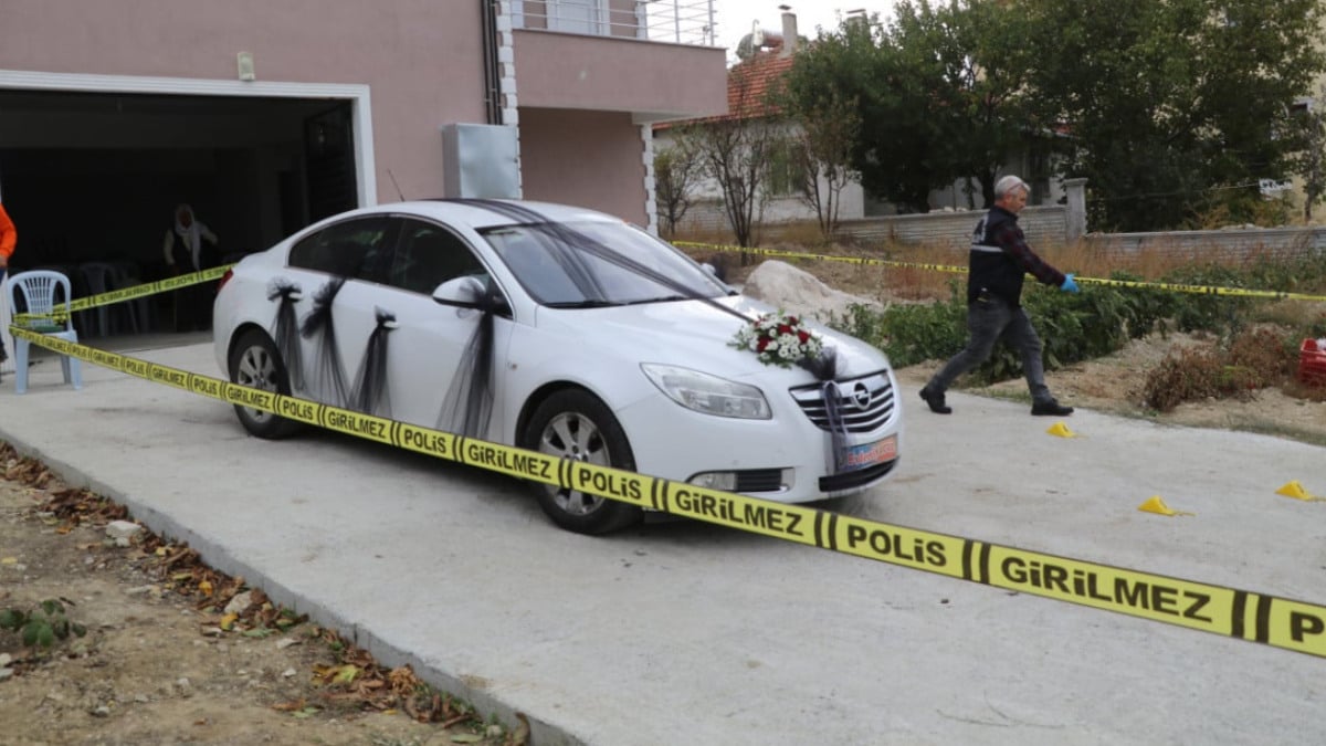 Burdur'da damadın tabancasından çıkan kurşun, arkadaşına isabet etti