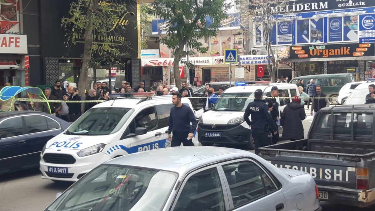 Bursa'da eski eşini restoranda yemek yerken öldürdü: Her yerde aranıyor