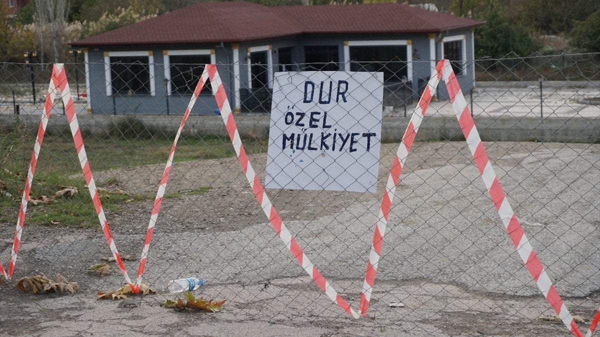 Çorum'da arazisinden geçen yolu mahkeme kararıyla kapattırdı