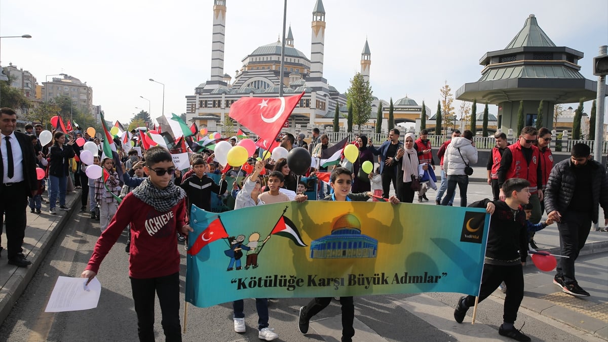 Diyarbakır'da çocuklardan Gazze'deki akranları için yürüyüş