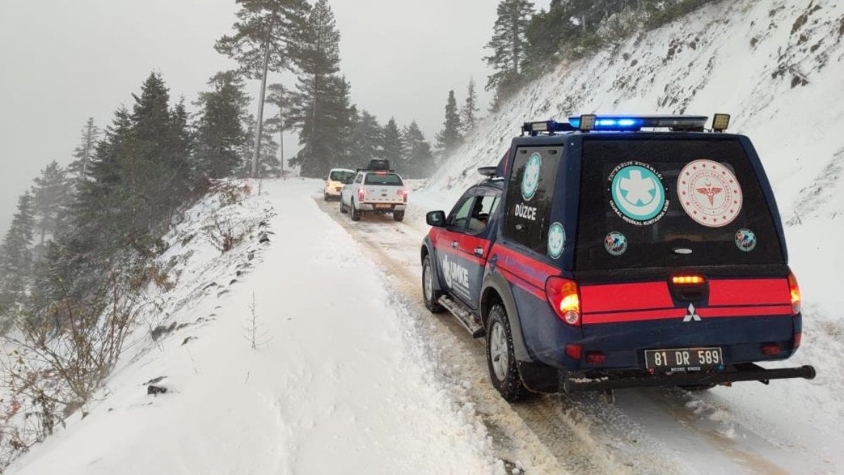 Düzce'de yaylada mahsur kalan 17 kişi kurtarıldı