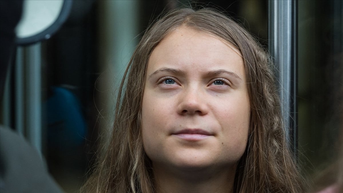 Filistin'e destek mesajı veren iklim aktivisti Greta Thunberg'e müdahale etmeye çalıştılar