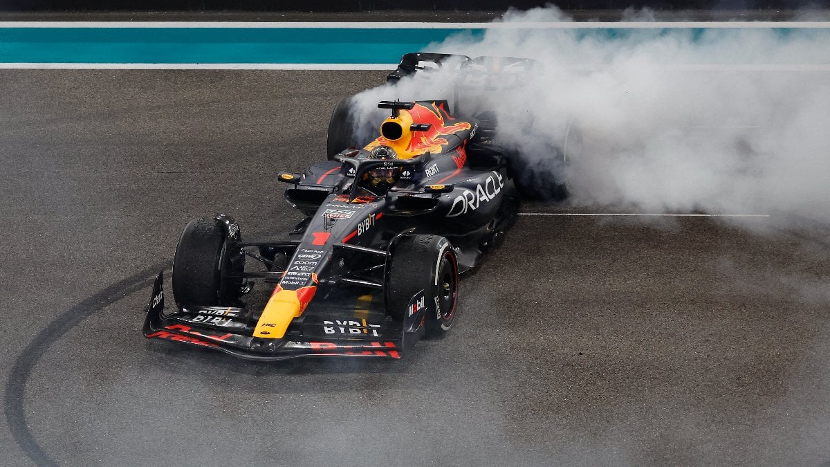 Formula 1'de sezonun son yarışını Max Verstappen kazandı